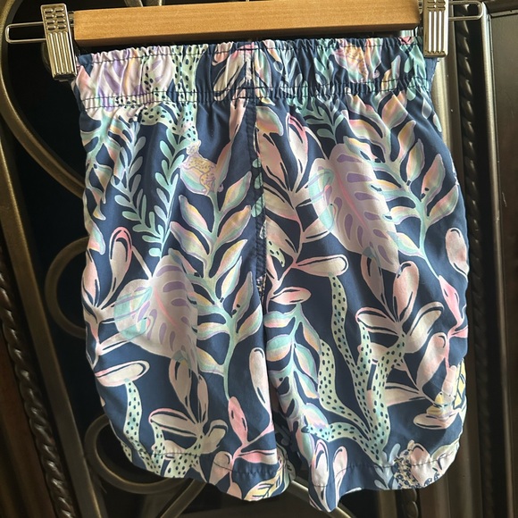 Lilly Pulitzer Boy’s Junior Capri Swim Trunk Oyster Bay Navy You’ve Been Spotted - Picture 4 of 6